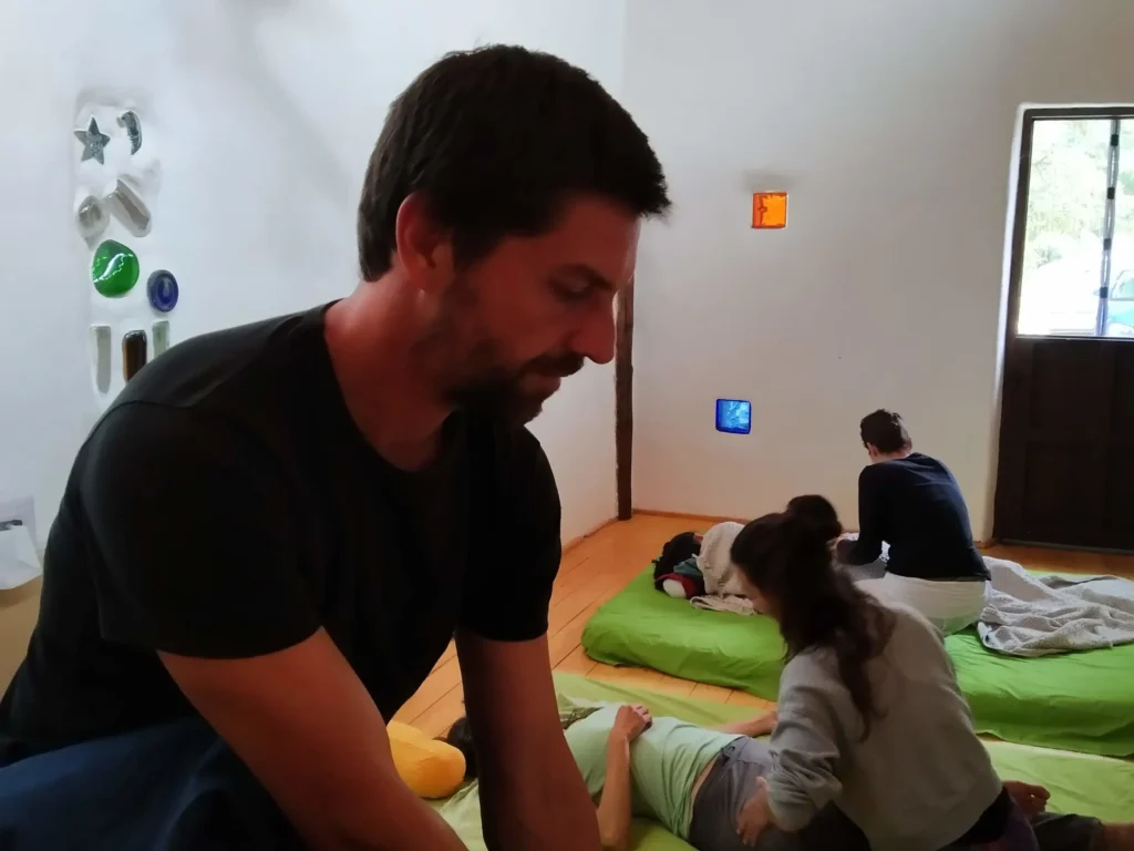 Curso Básico de Shiatsu · Madrid 2026-2027 | Escuela Ameba